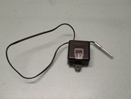 Temperatuursensor airconditioning Nissan Terrano2 27674-8F000 (2Y95065820) Gebruikt.