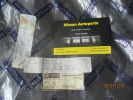 Deurrubber rechtsvoor Nissan Sunny B12 Wagon 76921-75A62