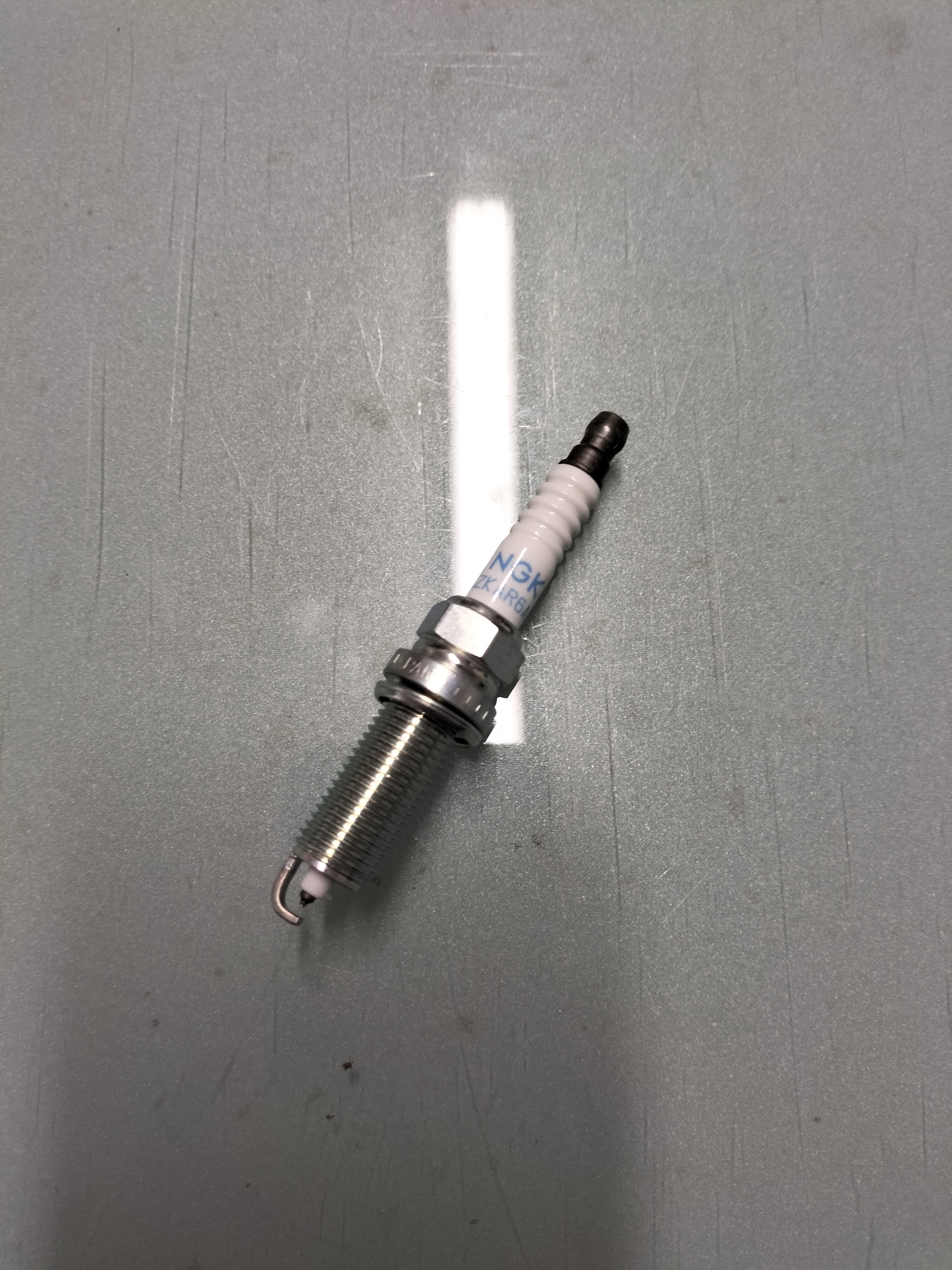 Spark plug Nissan 22401-CK81B ( NGK PLZKAR6A ) Original.