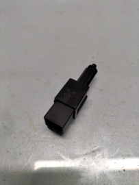 Remlichtschakelaar Nissan 25320-4M400 CA33/ CK12/ D40/ E11/ J10/ K11/ K12/ N16/ P11/ P12/ R51/ T30/ T31/ V10/ WP11/ Z33/ Z50 Origineel.