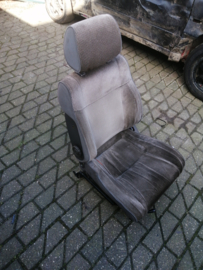 Seat front, left-hand Nissan Bluebird T72 87050-Q9206 Used part.