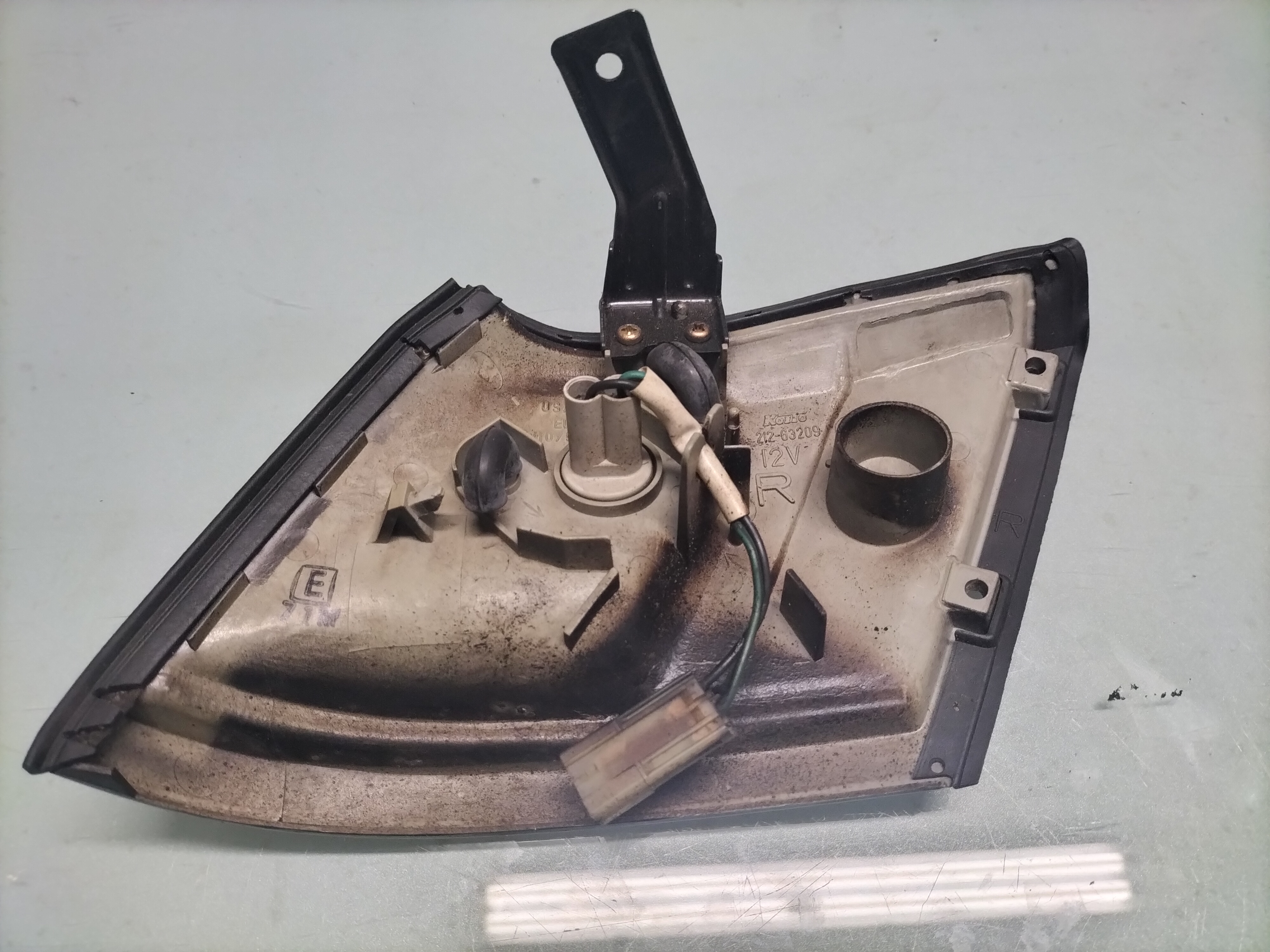 Knipperlicht rechts Nissan Sunny B12 Coupe B6170-65A00 Gebruikt.