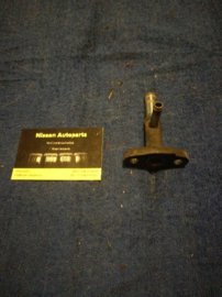 Aansluitflens koelwaterslang motoroliekoeler YD22DDT Nissan 14075-BN300 Gebruikt.