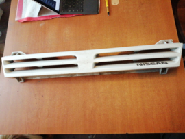 Grille Nissan Sunny N13 62310-52M00 (531)
