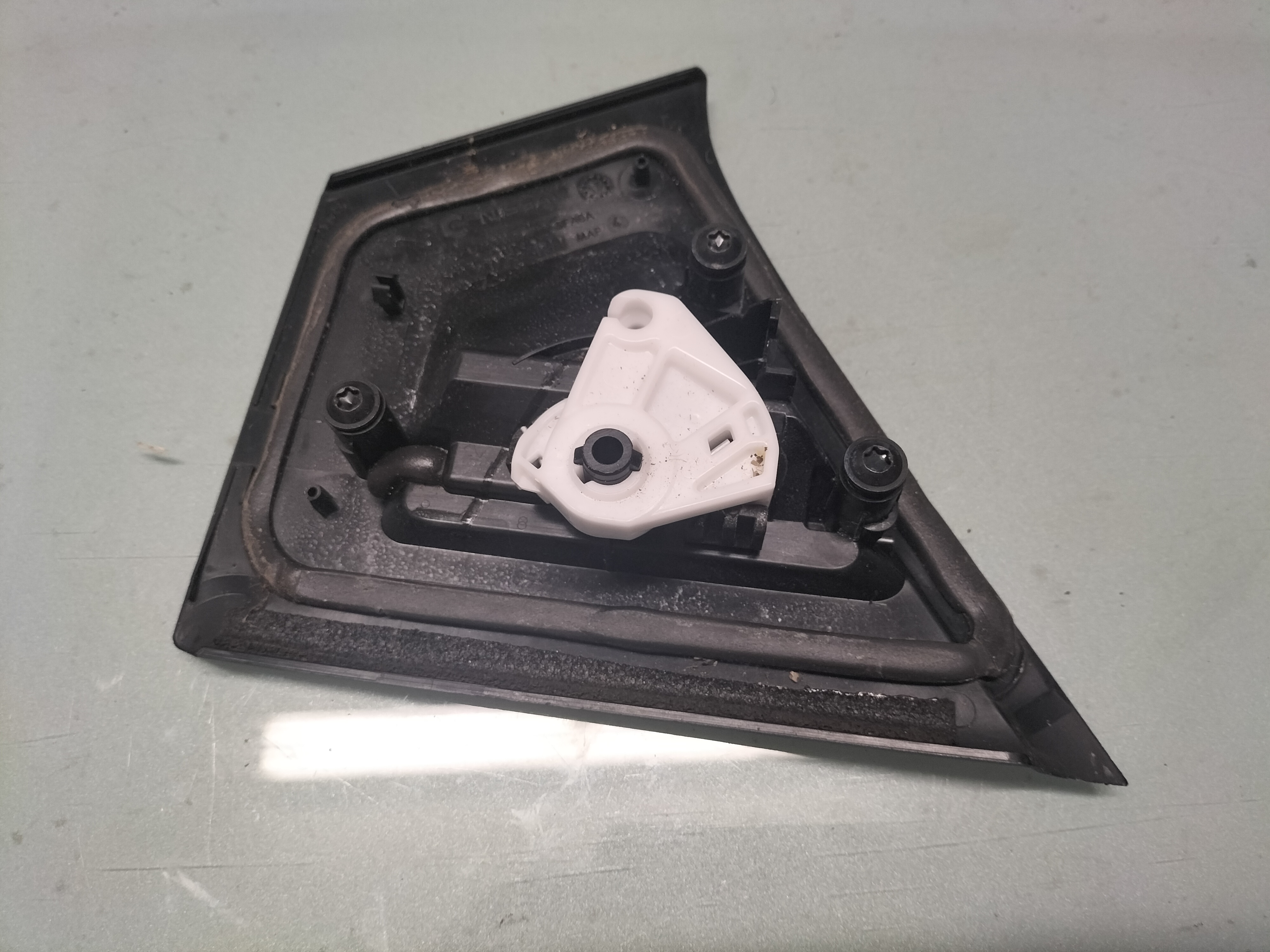 Handle assy-back door Nissan Micra K14 82606-5FA0A Used part