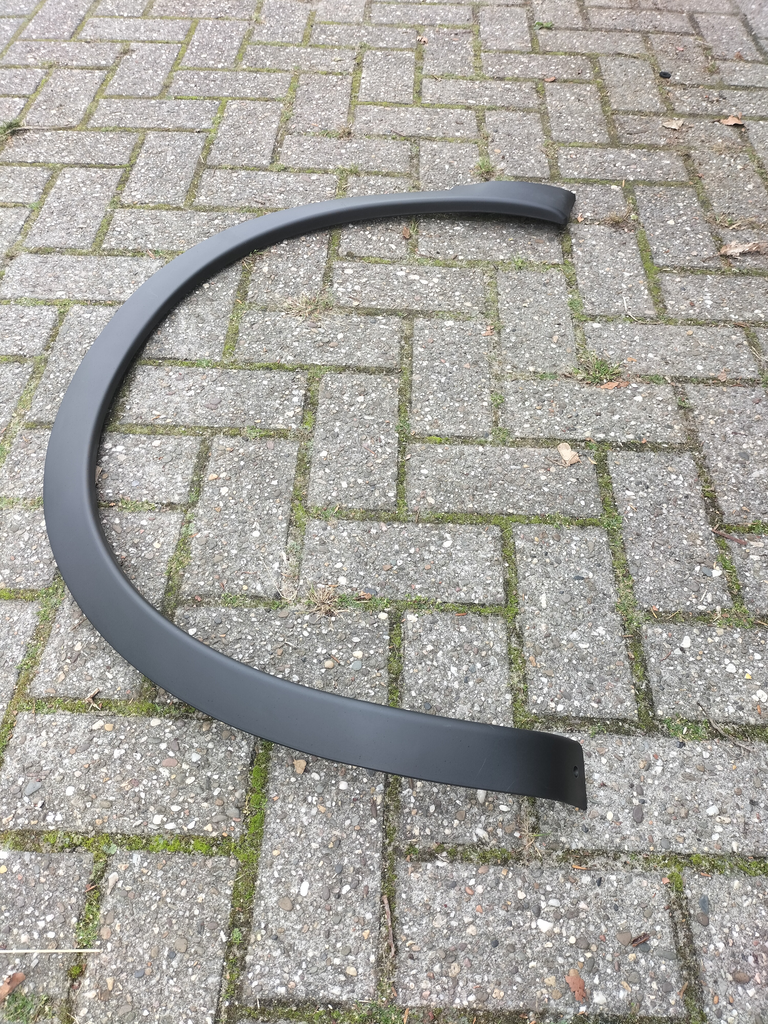 Spatbordverbreder linksvoor Nissan Qashqai J10/ JJ10 63811-BR01A Nieuw.