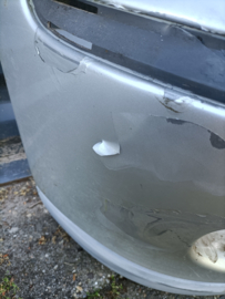 Voorbumper Nissan Micra K11 62022-1F500 (KL0) Gebruikt. Lichte schade.