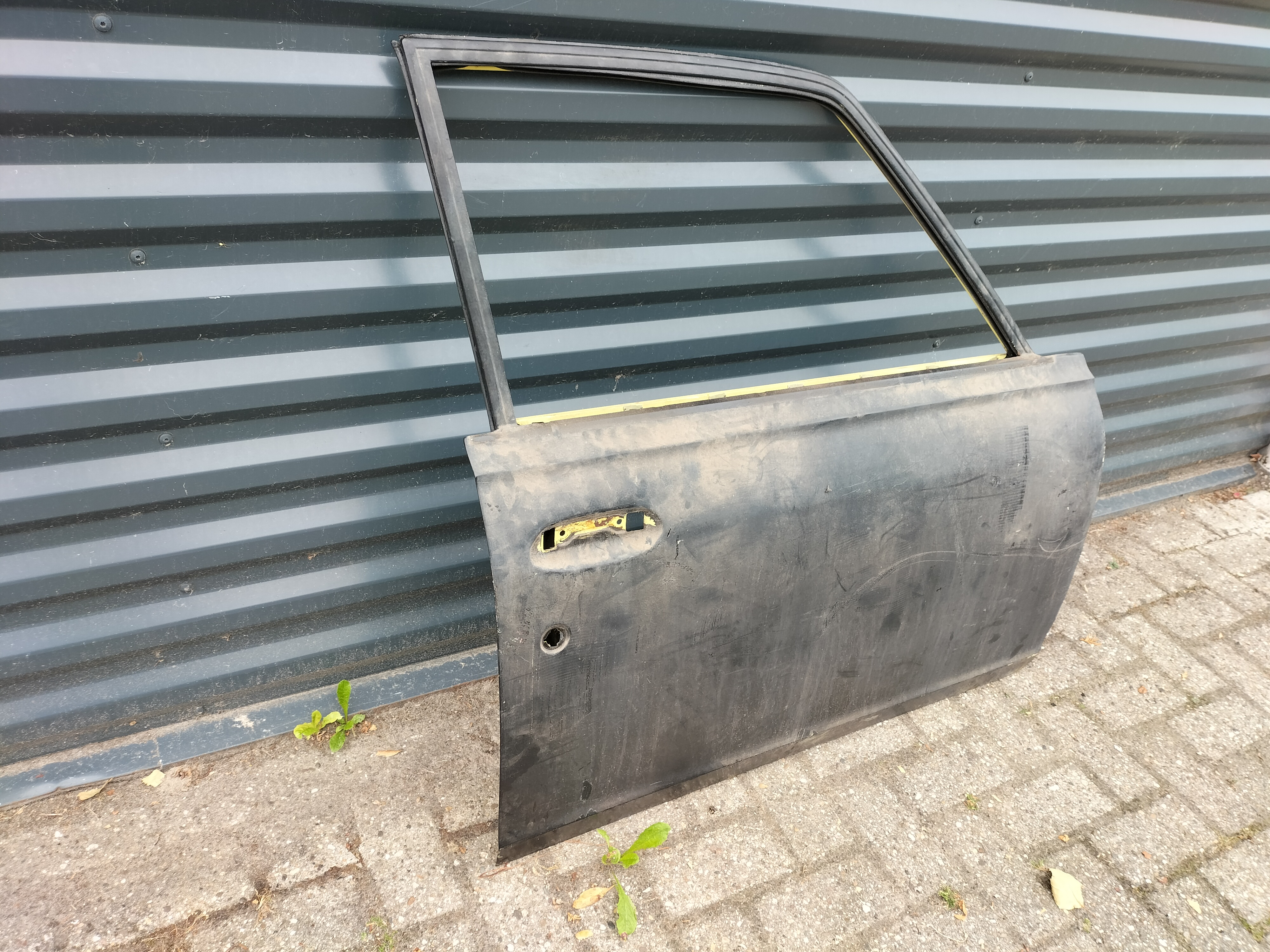 Assy-door front, right-hand Datsun Cherry E10 80100-M0200 Used part. (20250717)