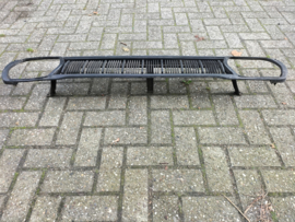 Grille Datsun Cherry F10 sedan 62303-M3903 Gebruikt, lichte schade. Scheur.
