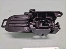 Deurgreep binnenzijde portier rechts Nissan 80670-AX603 CK12/ E11/ K12 Gebruikt.