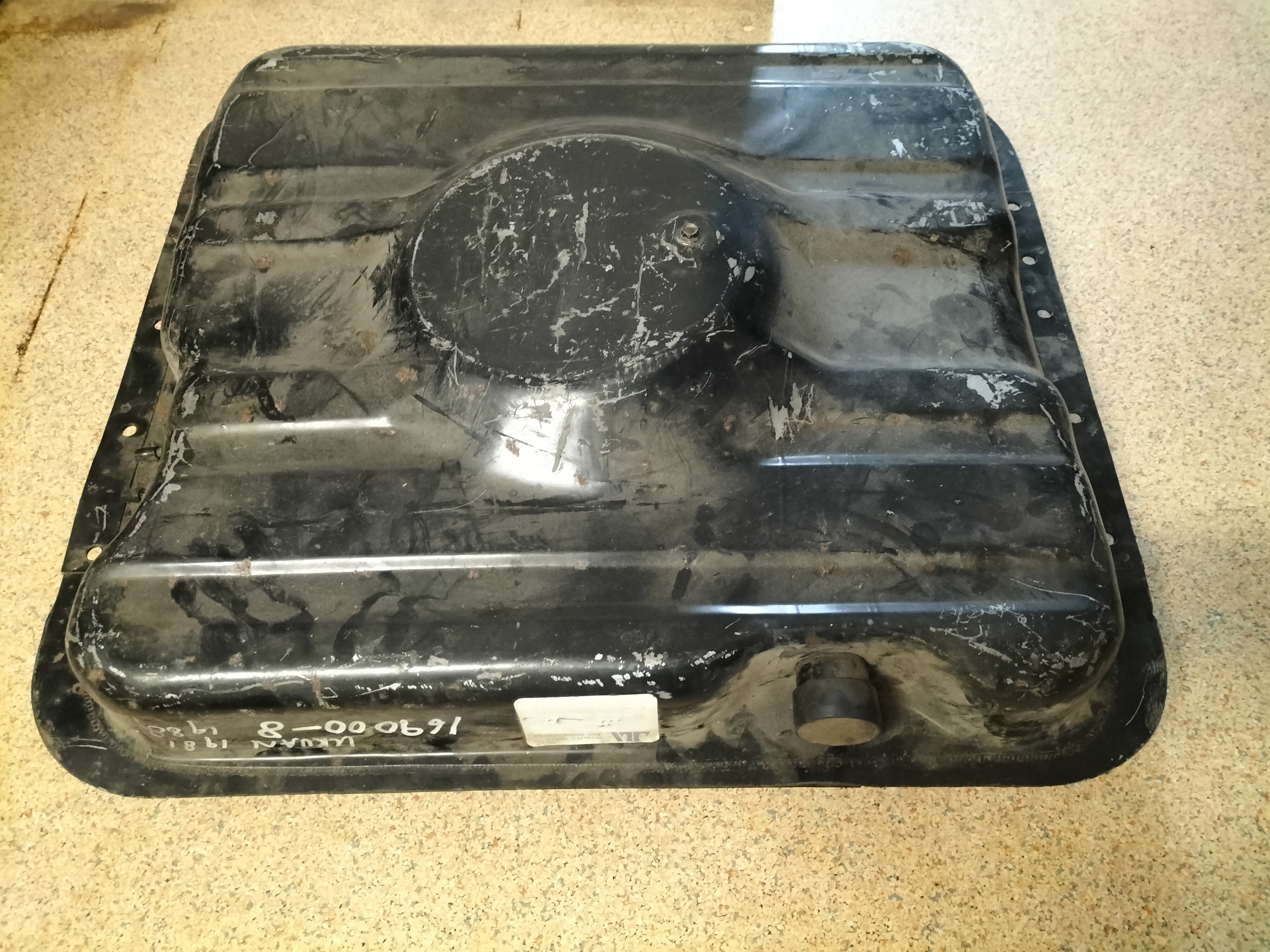 Tank fuel Nissan Urvan E23 17201-R8309 New.