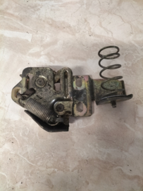 Motorkapslot Nissan Micra K10 65640-28B00 Gebruikt.