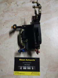 Deurslot linksvoor Nissan Almera N16 / Nissan Almera Tino V10 80503-BM660