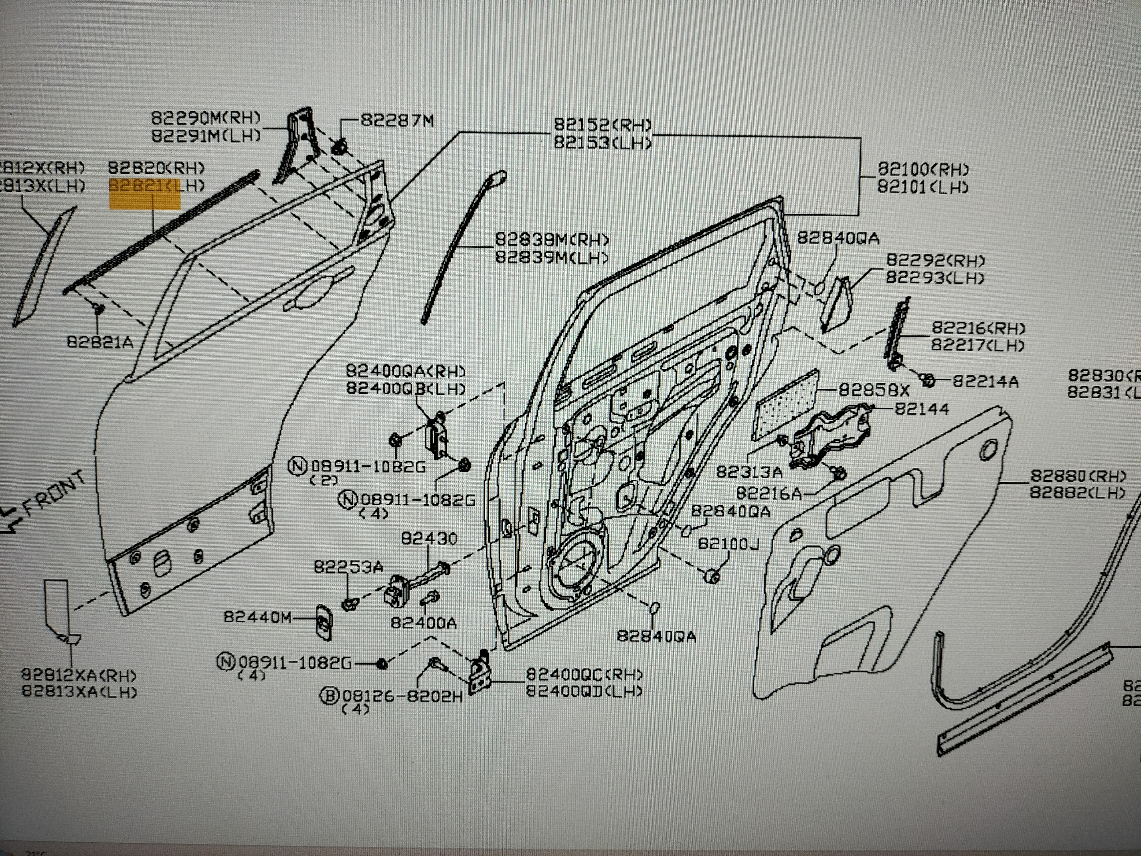 Sierstrip portier linksachter Nissan Qashqai J10 82821-JD00A Gebruikt.