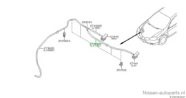 Ruitensproeierslang 740mm Nissan Primera P12 28940-AU301 Gebruikt.