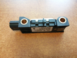 Airbagsensor Nissan K8330-AY00A K12/ N16/ V10 (98830-AY00A) (0285003019) Gebruikt.