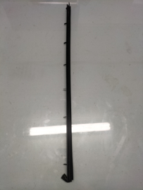 Seal assy-rear door Inside, right-hand Nissan Primera P12 82834-AV500 Used part.