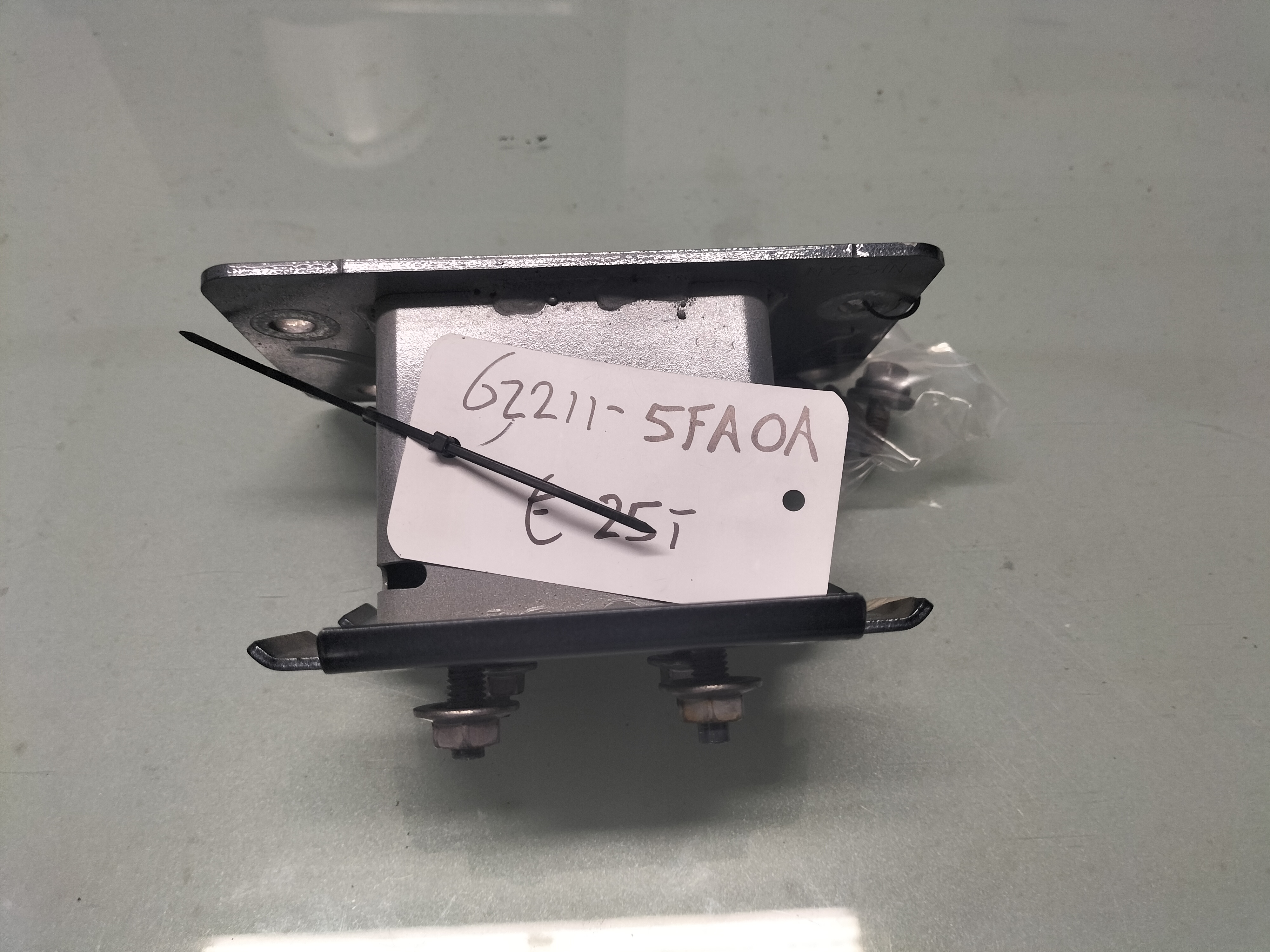 Stay-front bumper, left-hand Nissan Micra K14 62211-5FA0A Used part