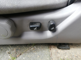 Bestuurdersstoel Nissan Primera P11/ WP11 H7050-BE982 Schade.