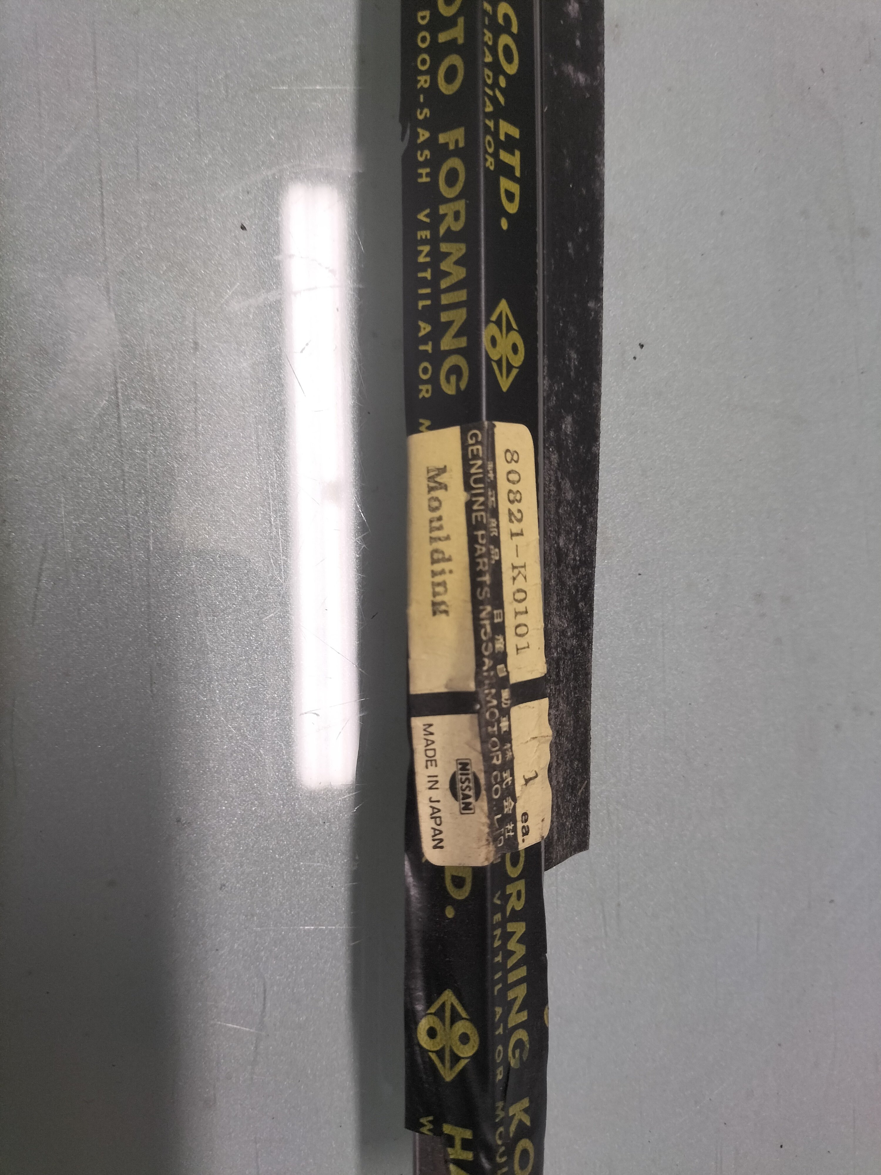 Molding datsun 80821-K0101 Original
