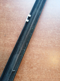 Sierlijst buitenzijde achterportier rechts Nissan Primera P11 82820-2F000 Gebruikt.