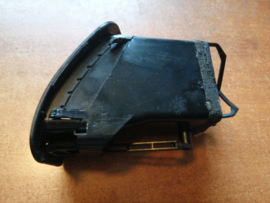 Kachelventilatierooster rechts Nissan Terrano2 R20 68760-0X800 Gebruikt.
