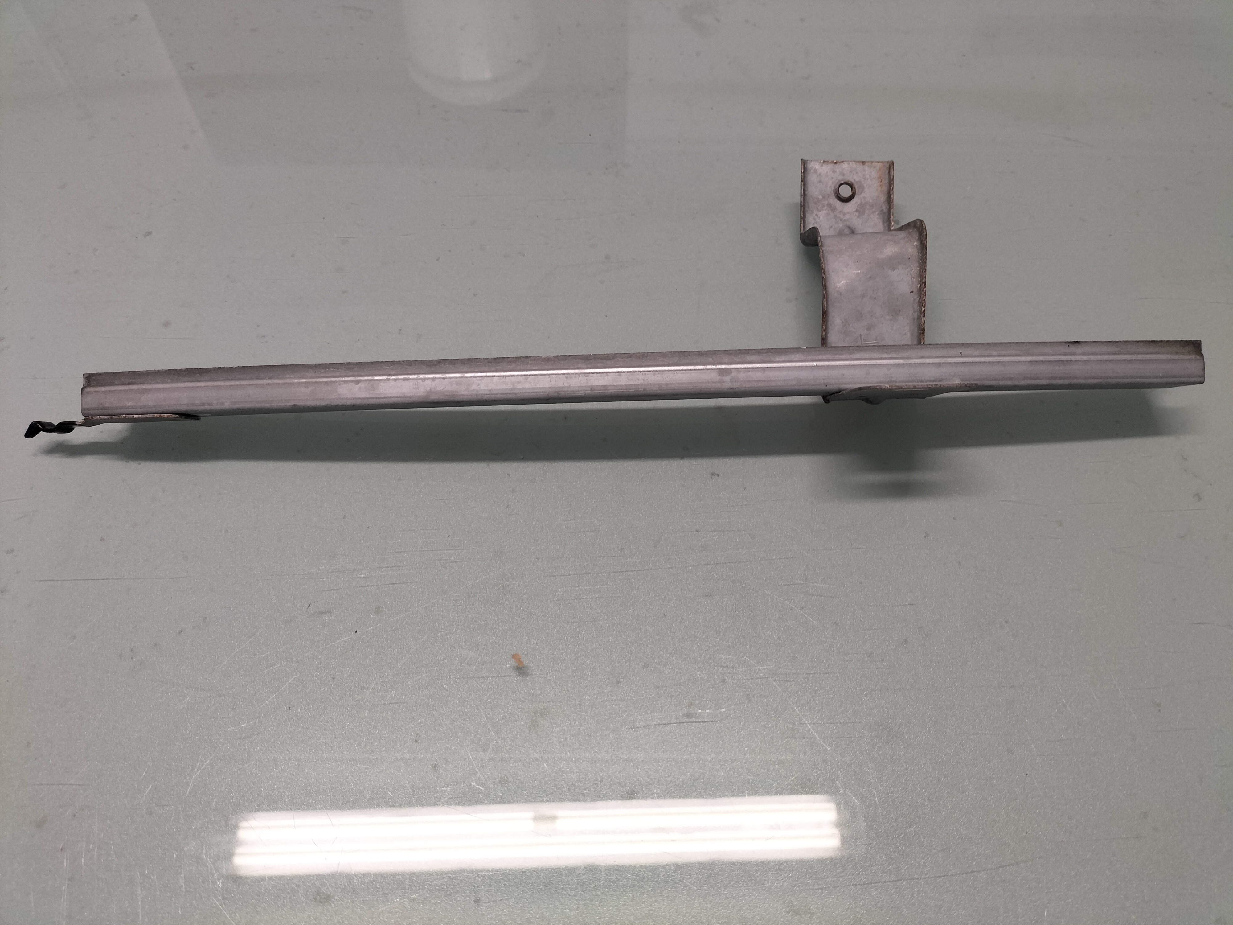 Voorste raamgeleider bestuurdersportier Nissan Qashqai J10/ JJ10 80215-JD000 Gebruikt.