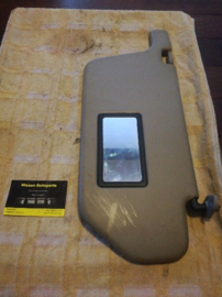 Sunvisor right-handt Nissan Bluebird T72 96400-Q9206 used part.