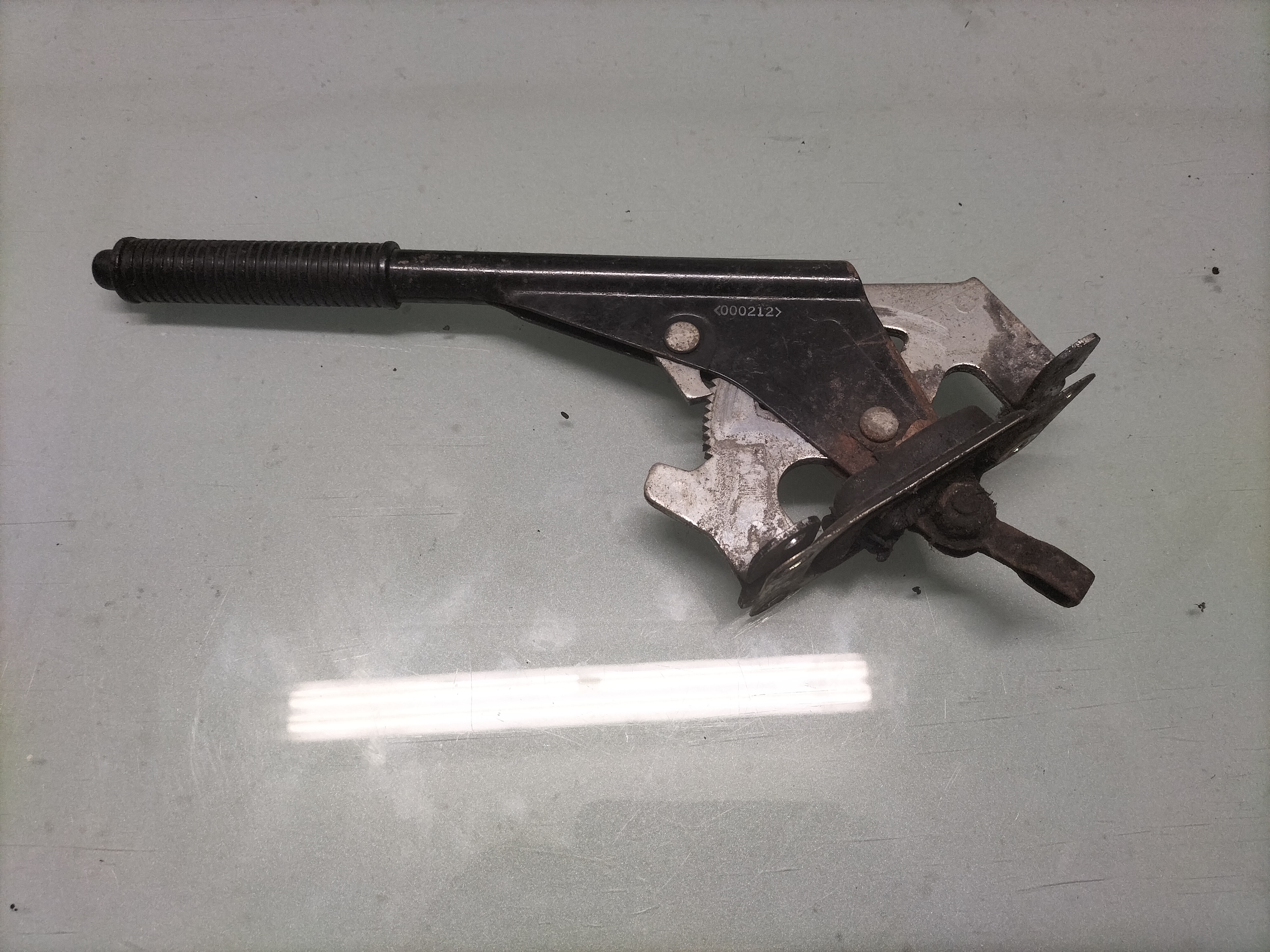 Handremhevel Datsun Cherry E10 36010-M0202 Gebruikt.