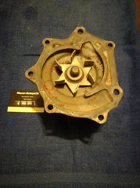 Waterpomp Nissan TD23/ TD25 21010-02N26 D21/ E24 Gebruikt.