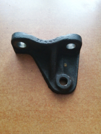 Montagesteun brandstofpomp Nissan Terrano2 R20 16814-7F401 (16814-7F401) Gebruikt.