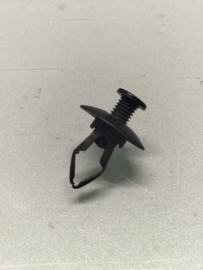 Clip Nissan 01553-02741 Used part.
