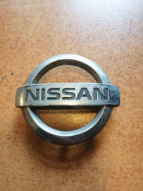 Embleem naafdop Nissan 40344-AV600. Onderdeel van 40342-AV610 CK12/ E11/ J10/ K12/ N16/ P12/ V10 Gebruikt.