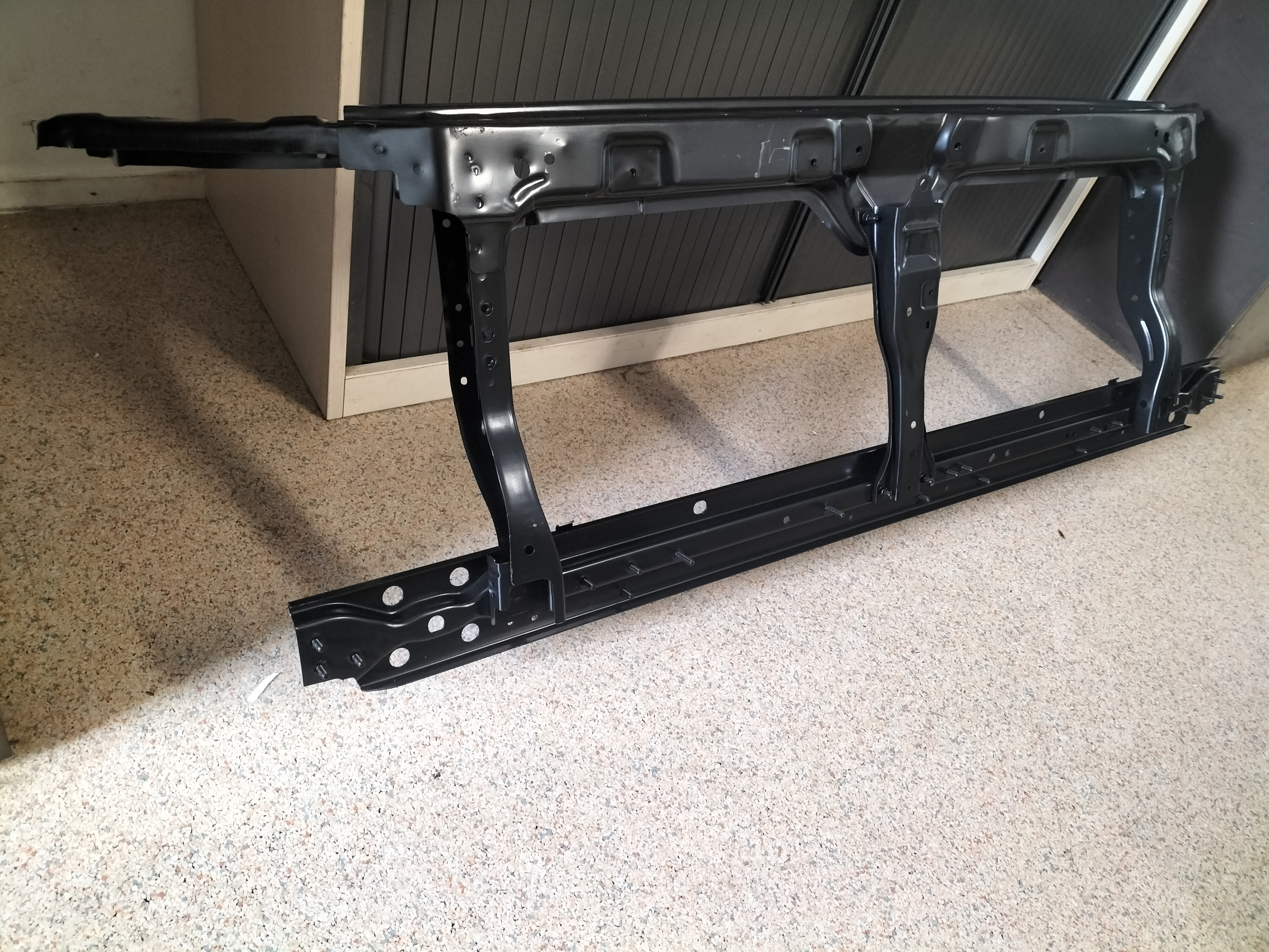 Radiateurframe Nissan 62500-EB3MA D40/ R51 Nieuw.