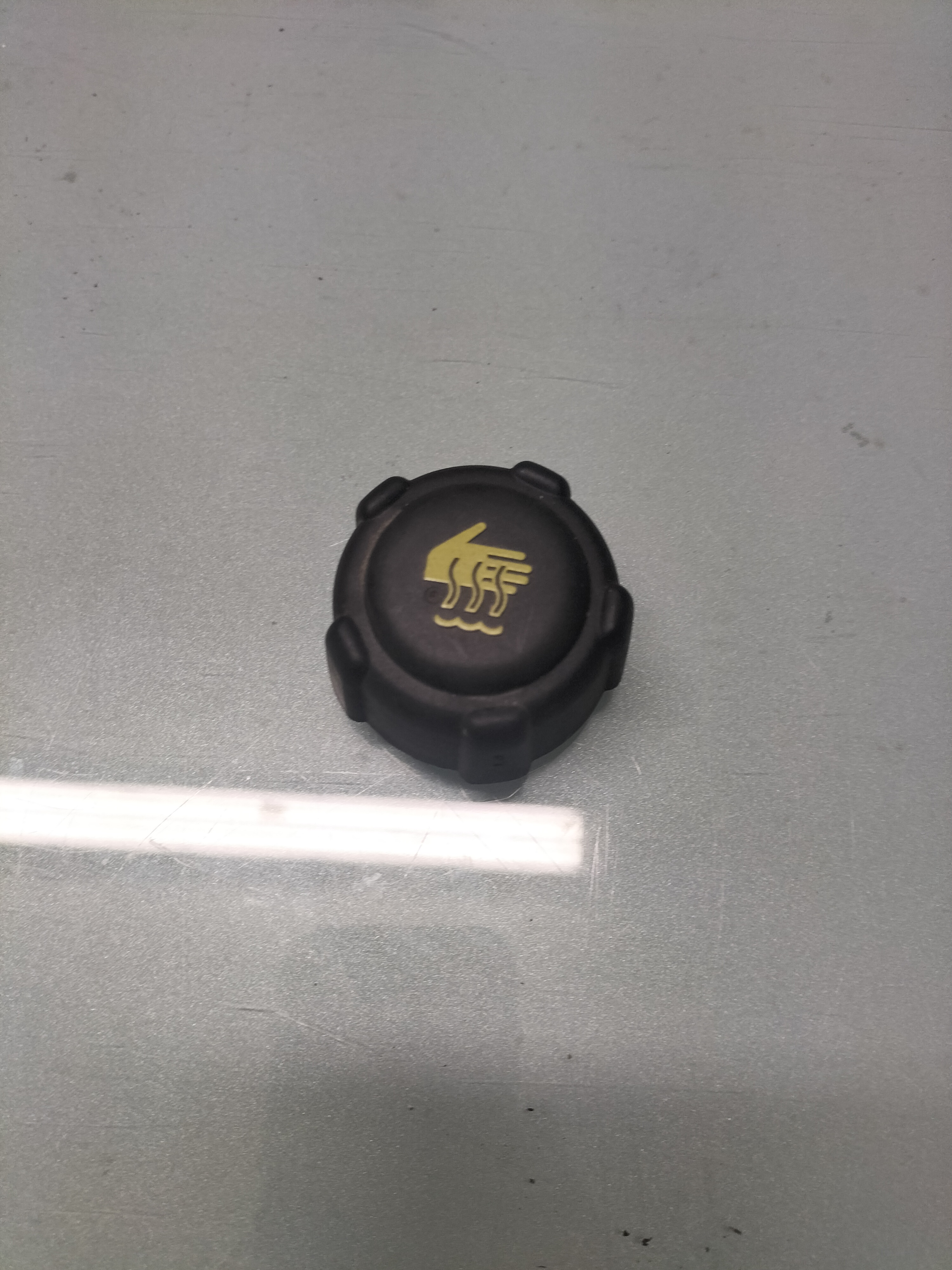 Radiateurdop Nissan Micra K14 21430-AX30A Gebruikt