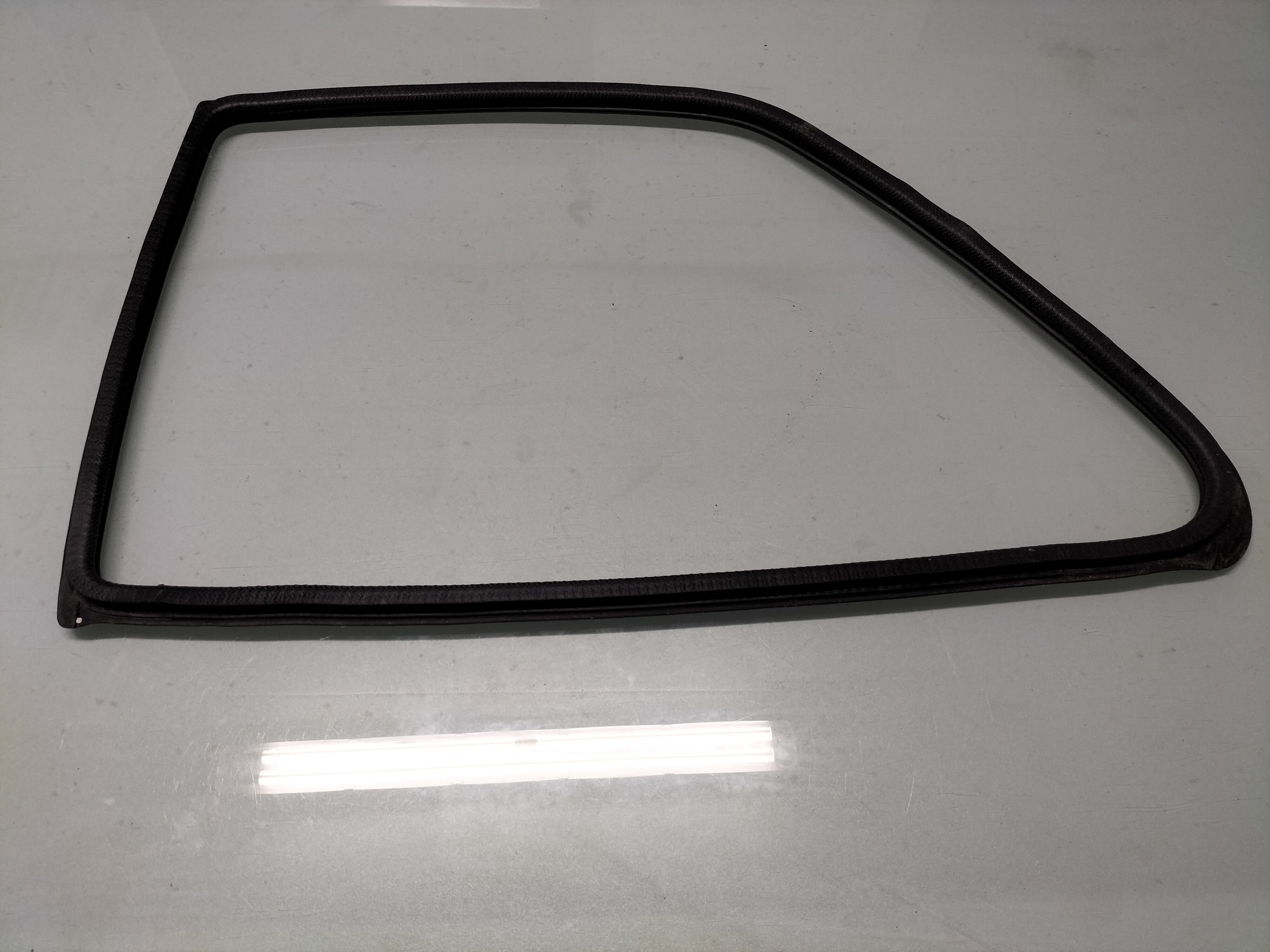 Weatherstrip-side window, right-hand Nissan Micra K10 83330-01B00 Used part.