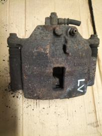 Remklauw linksvoor Nissan 41011-4U100 P12/ V10 Gebruikt.