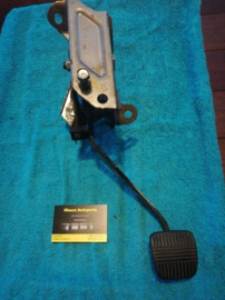 Pedal clutch with bracket Nissan 46540-68Y00 + 46550-50Y10 B13/ N14/ Y10 Used part.