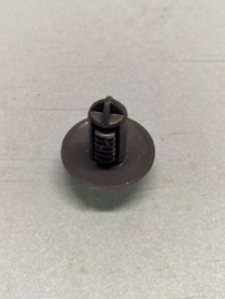Clip black Nissan 01553-06461 Used part.