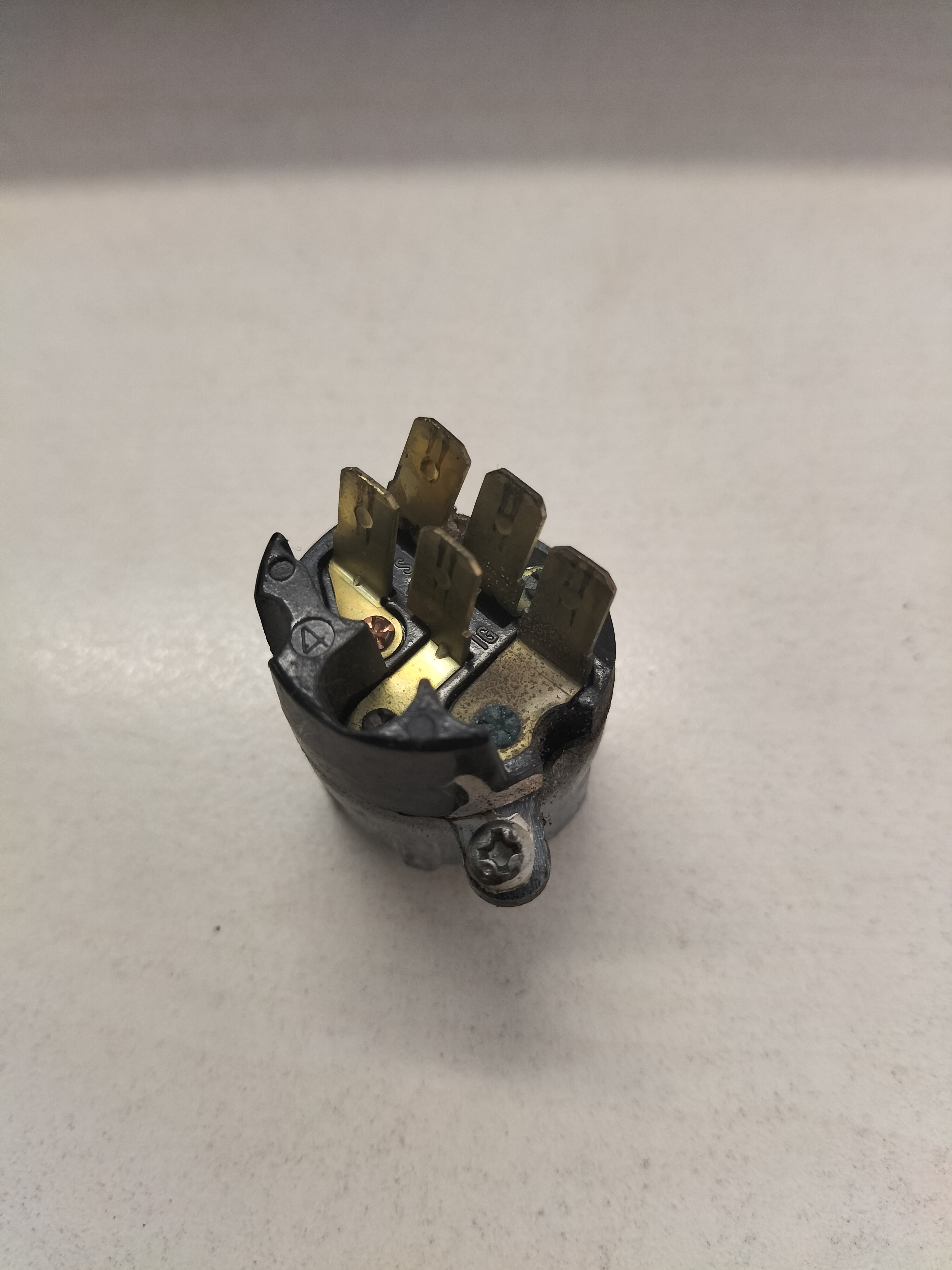 Elektrisch gedeelte contactslot Datsun Cherry E10 48750-E4700 Gebruikt.