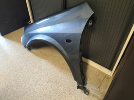 Zijscherm links Nissan Primera P12 (KY5) 63101-AV630 Gebruikt.