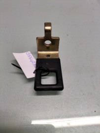 Achterbankslotvanger Nissan Primera P12 88642-AV000 Gebruikt.