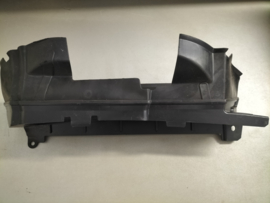 Windgeleider bovenzijde radiateur Nissan Micra K14 21578-5FA0A (21578-5FA5A / 7800553700) Gebruikt. Lichte schade.