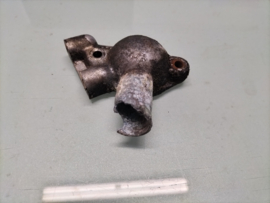 Koelwateruitlaatflens thermostaat Datsun Cherry E10 11060-M0100 Schade.