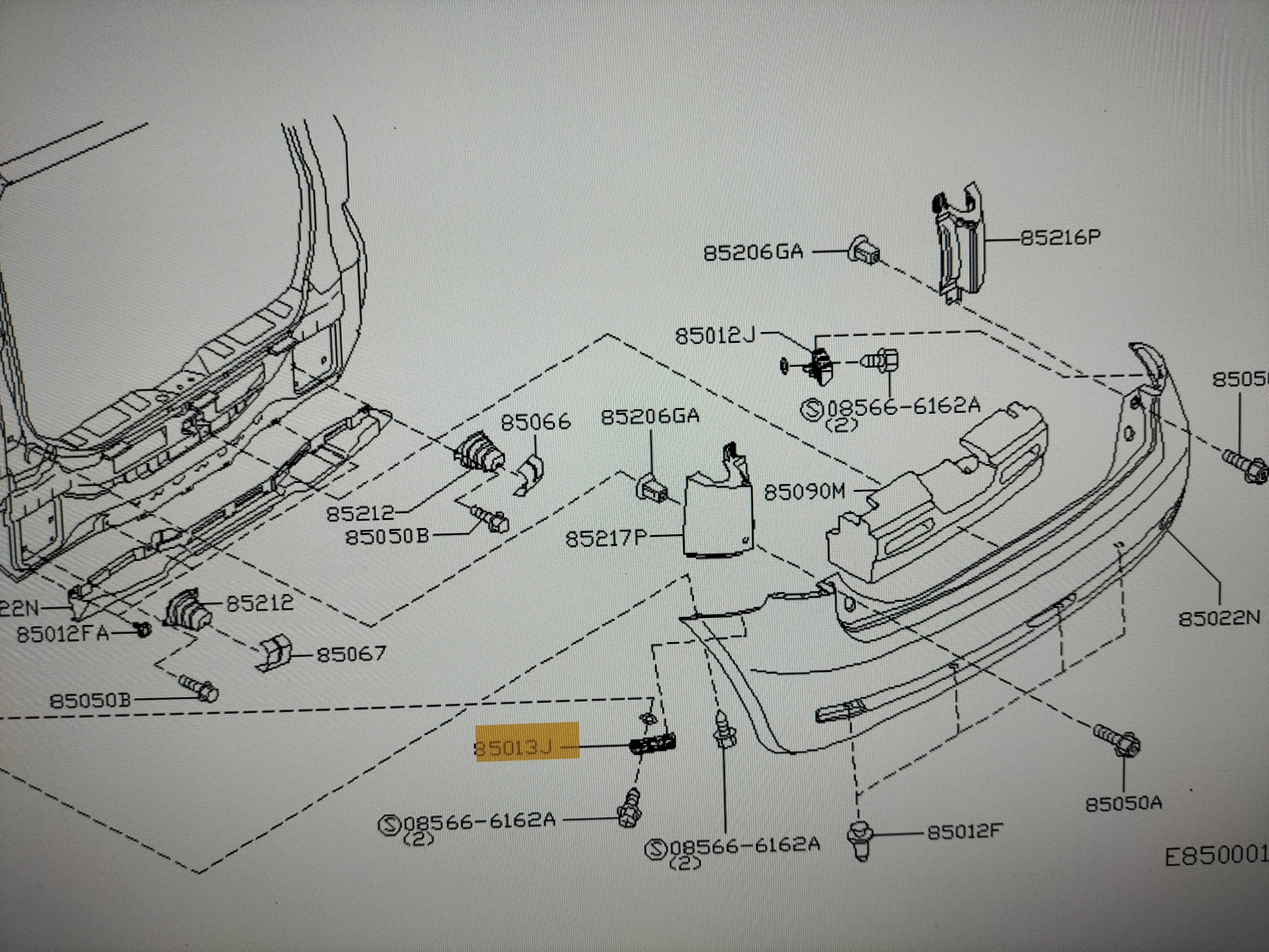 Montagesteun achterbumper links Nissan Note E11 85229-9U000 Orgineel.