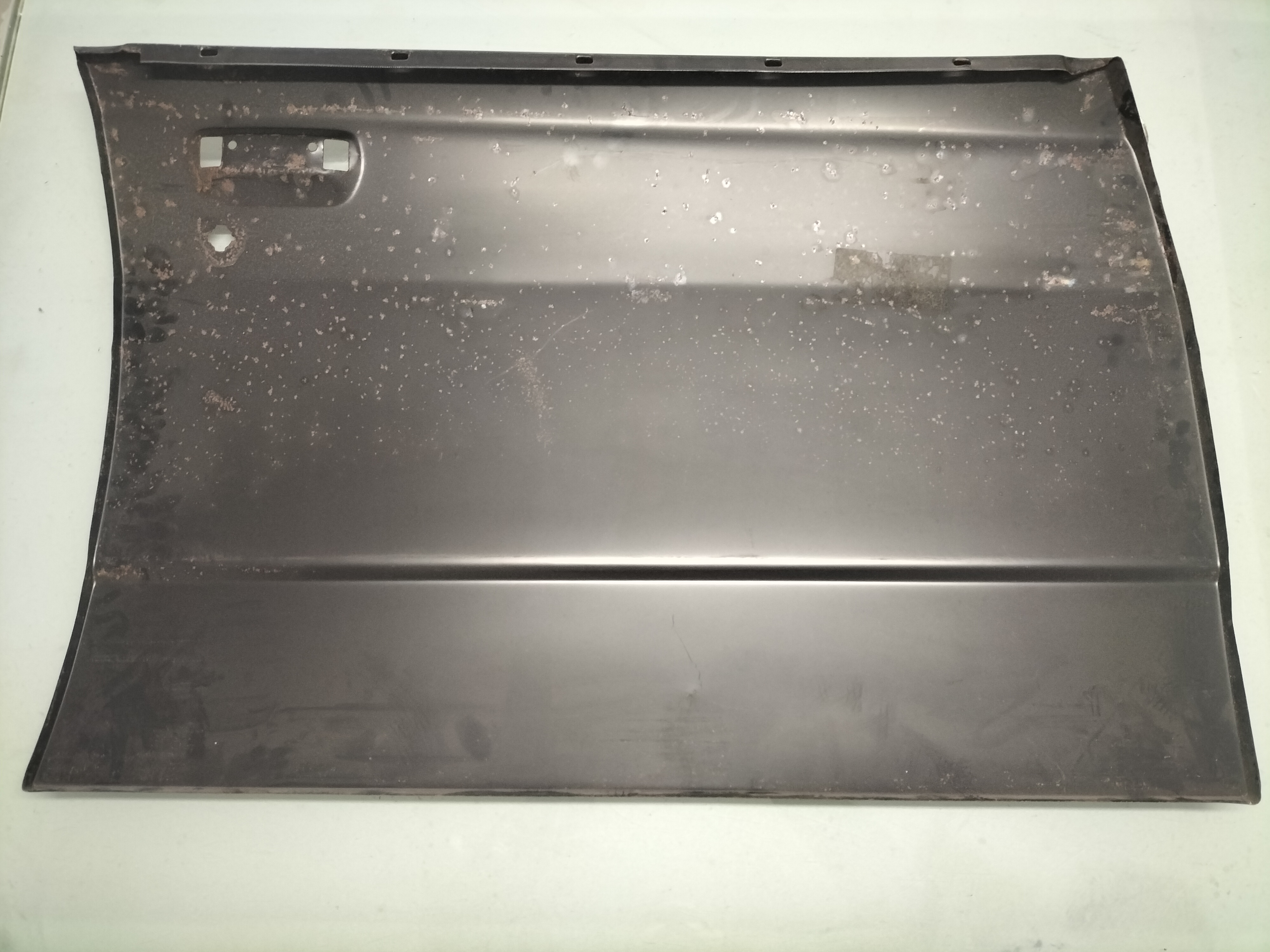 Deurpaneel buitenzijde linksvoor Datsun Violet A10 80153-W5030 (163181) Nieuw.