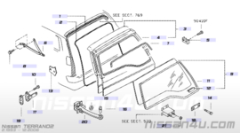 Achterdeurscharnier Nissan Terrano2 R20 90400-0F000 Gebruikt.