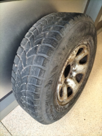 Stalen wiel 7J X 16 met Vredestein Comtrac Winter band 205/70R16 104T 40300-0X801 (20251201) Gebruikt.