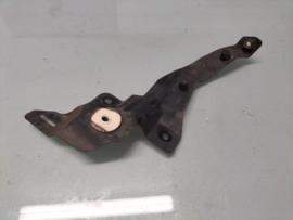 Montagesteun achterbumper links Nissan Micra K10 85221-21B00 Gebruikt.