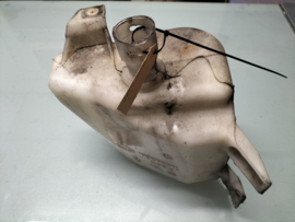 Ruitensproeierreservoir Nissan Primera P12 28910-AU400 Gebruikt.